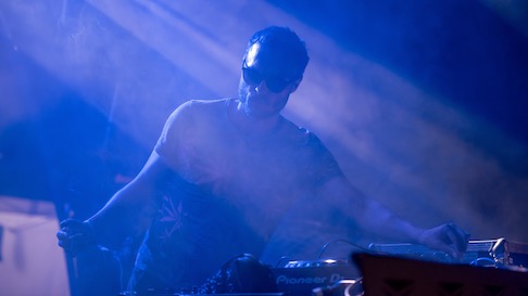 /static/media/Chillary Festival - Live Set.e0204bf02258dc7e1825